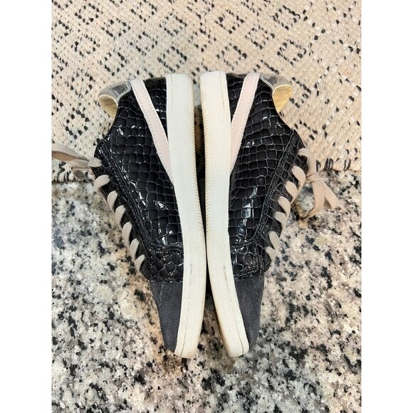 Dolce Vita Nino Charcoal Embossed Snake Print Sneaker Shoes SIZE 7 - Picture 3 of 7